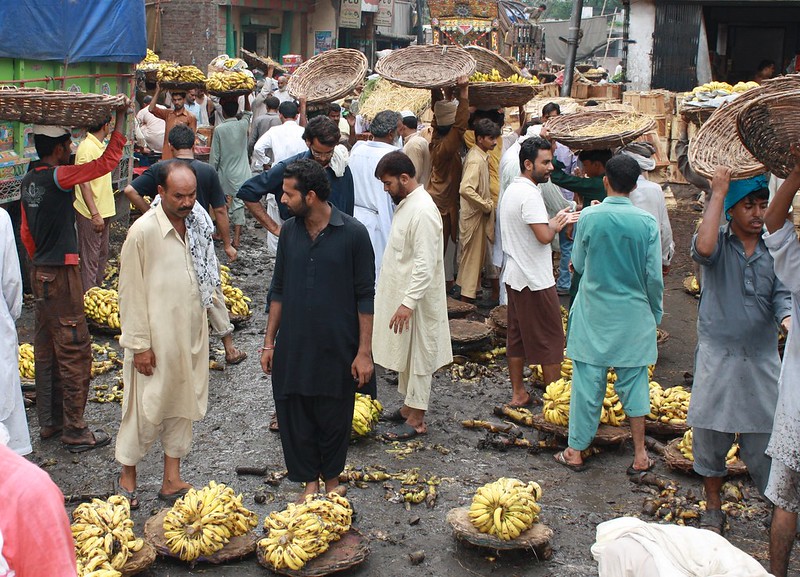 encroaching street vendors in Pakistan